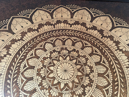 Mandala de unidad y amor enmarcado madera hecha a mano arte quemado respaldo de diente de sierra