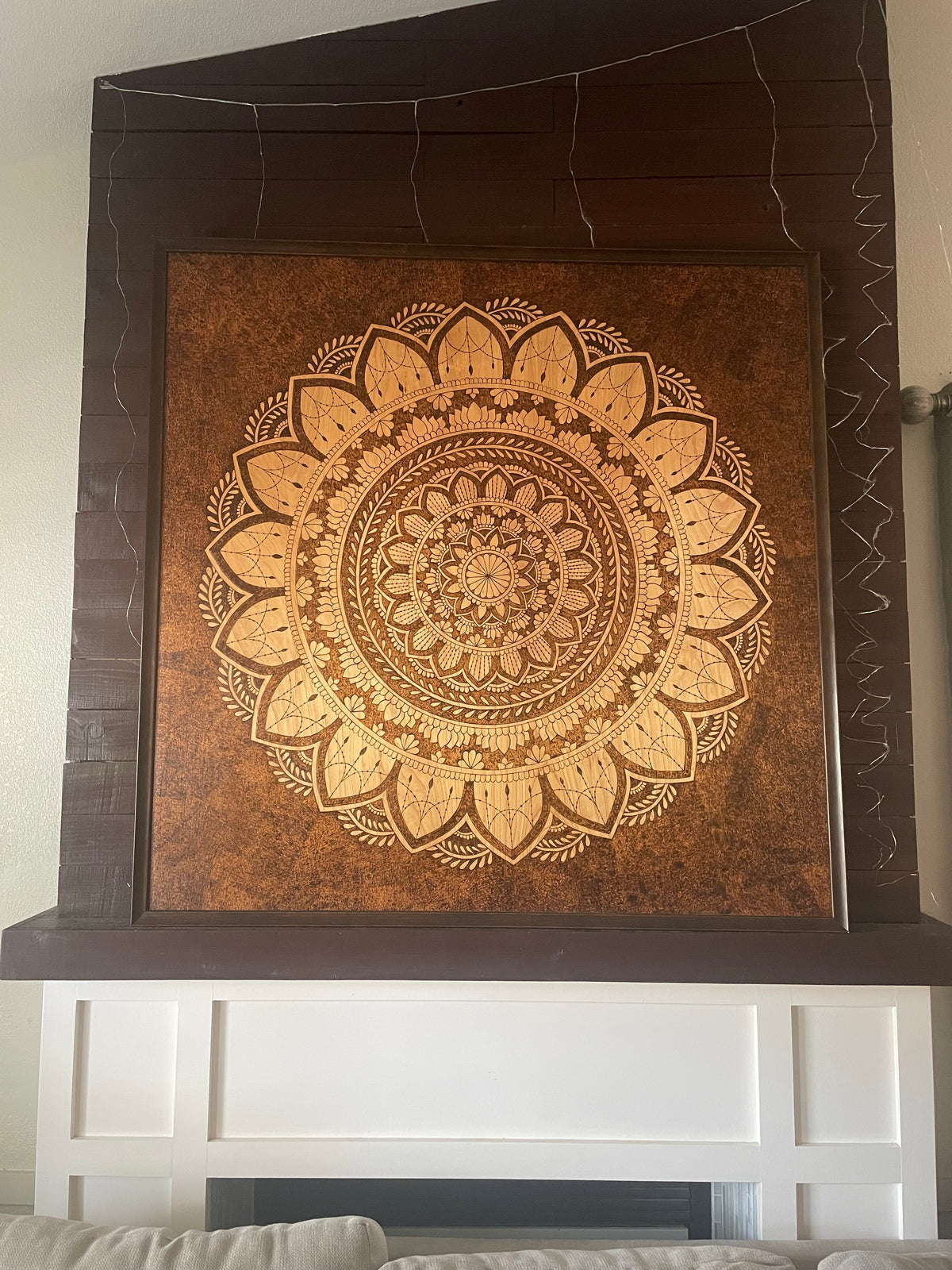 Mandala de unidad y amor enmarcado madera hecha a mano arte quemado respaldo de diente de sierra