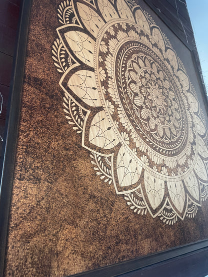 Mandala de unidad y amor enmarcado madera hecha a mano arte quemado respaldo de diente de sierra