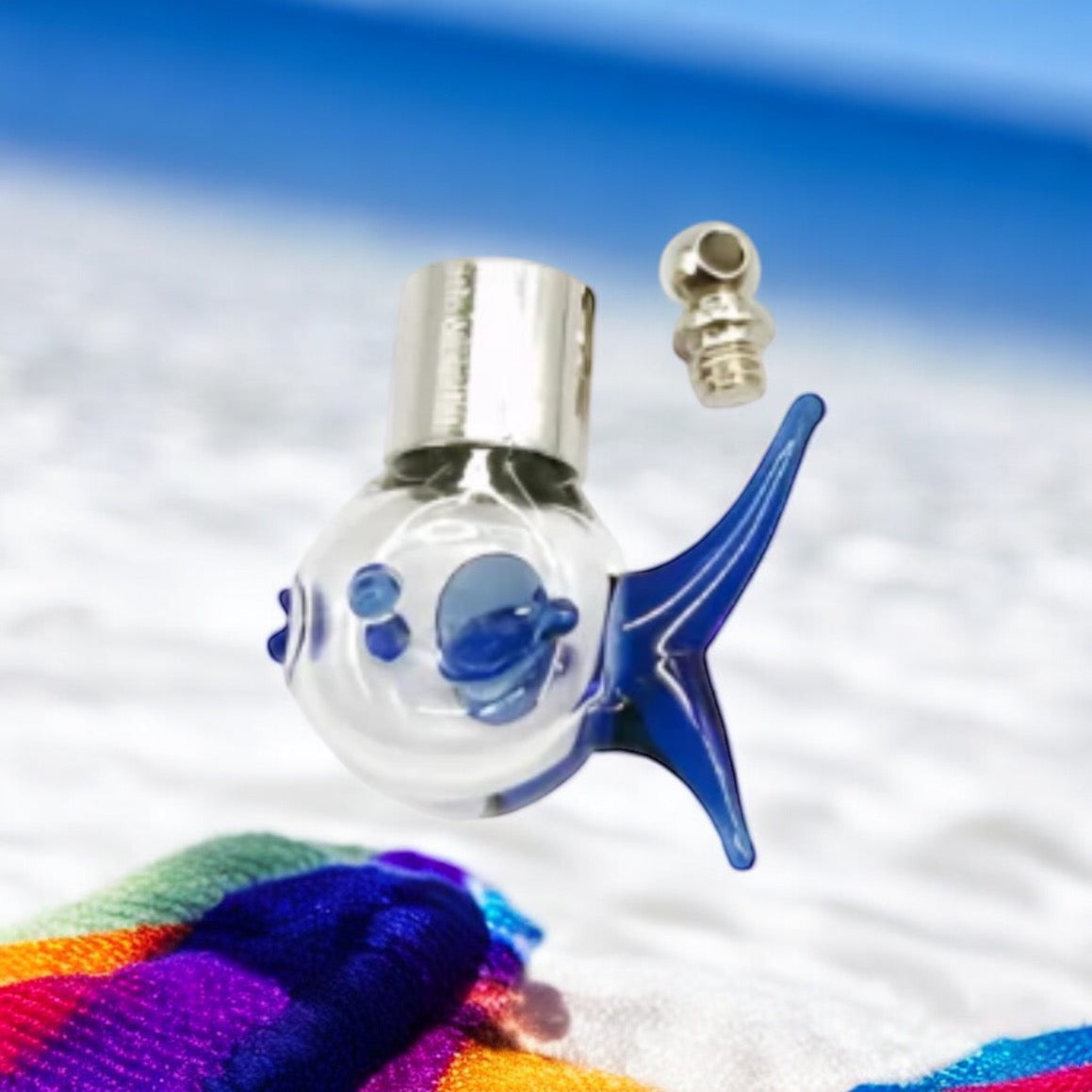Collar de pescado azul o llavero escribiendo sobre arroz joyería única hecha a mano