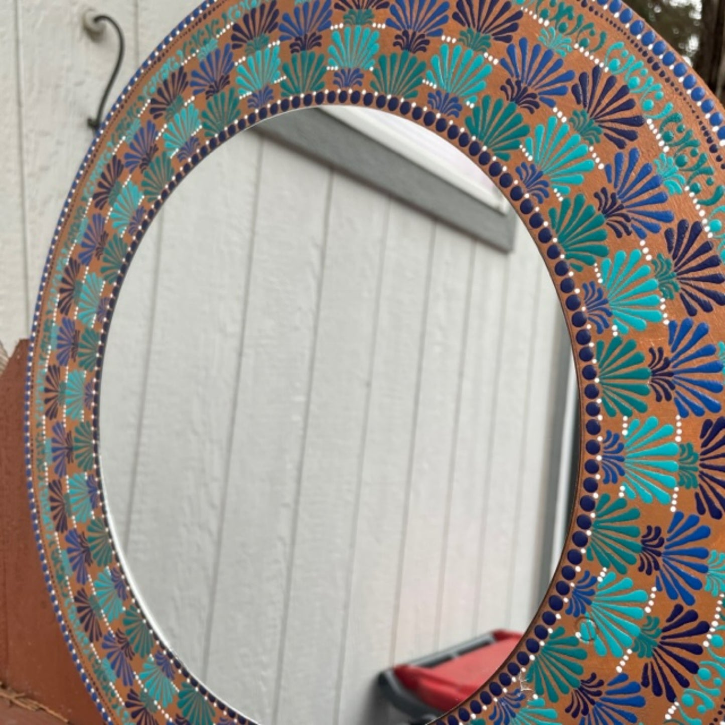 Espejo de pared Dot Art Mandala con tonos azules con pintura acrílica blanca hecha a mano decoración artística de pared