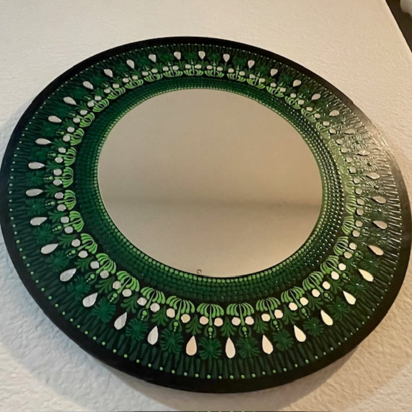 Espejo de pared Mandala de arte de puntos con tonos de pintura acrílica verde decoración de oficina en el hogar