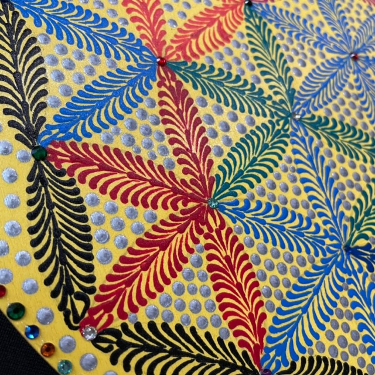 Colorido abstracto Mandala Dot Art Trabajo de arte hecho a mano con colgante de pared de diente de sierra