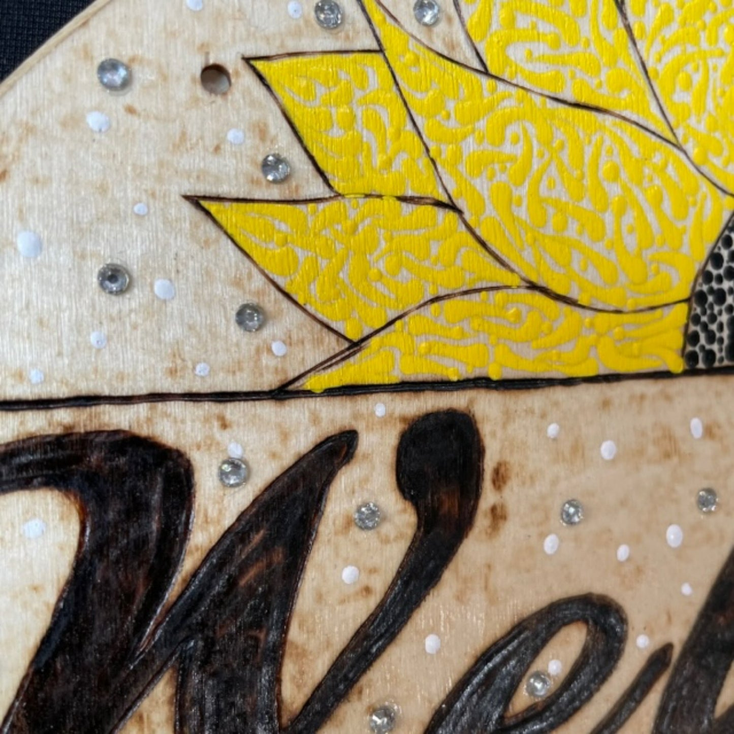 Bienvenido a casa Arte de puntos de girasol con pedrería transparente colgante de pared con dientes de sierra
