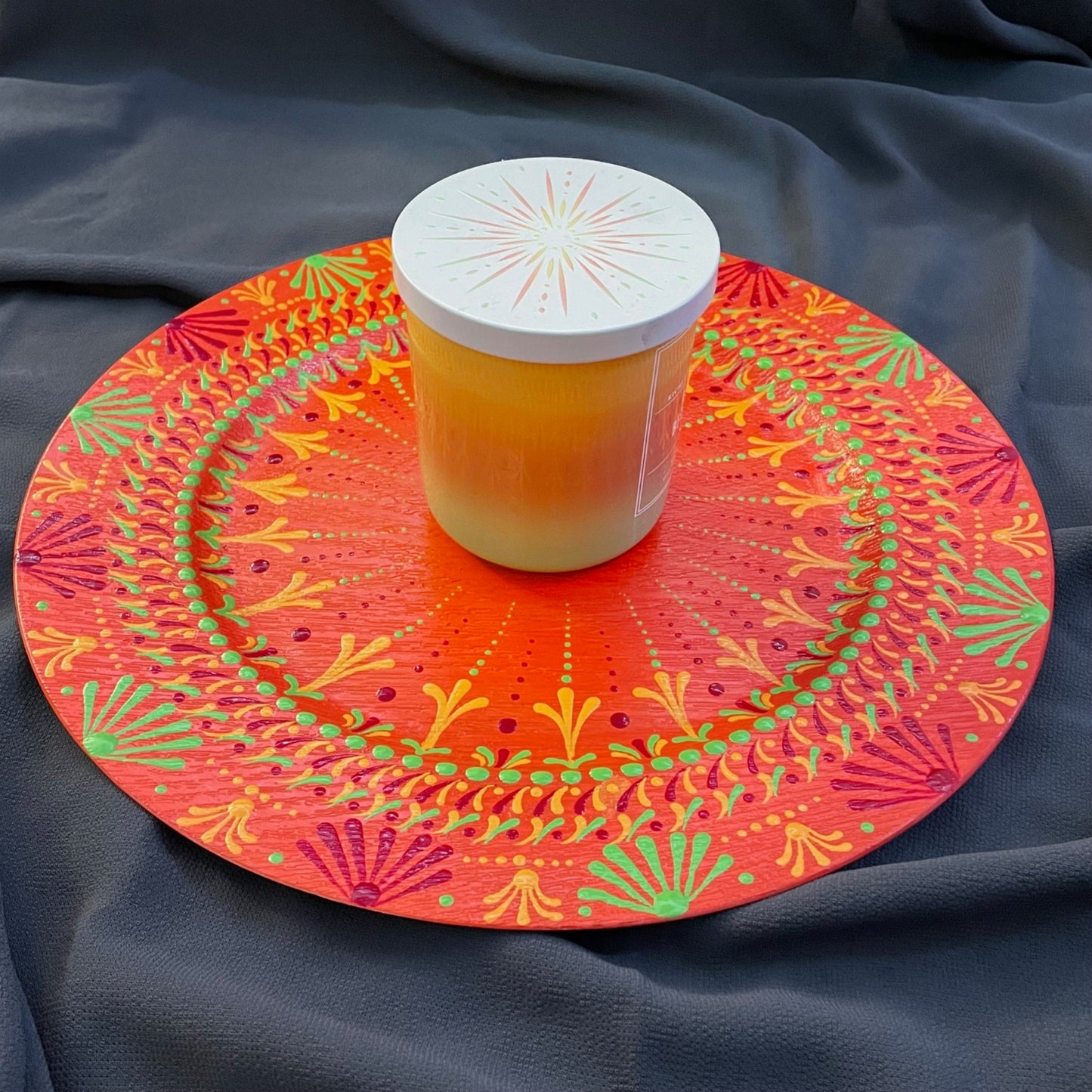 Una ráfaga de cítricos decorativo Mandala pieza central Henna Mehndi Evento Cargador