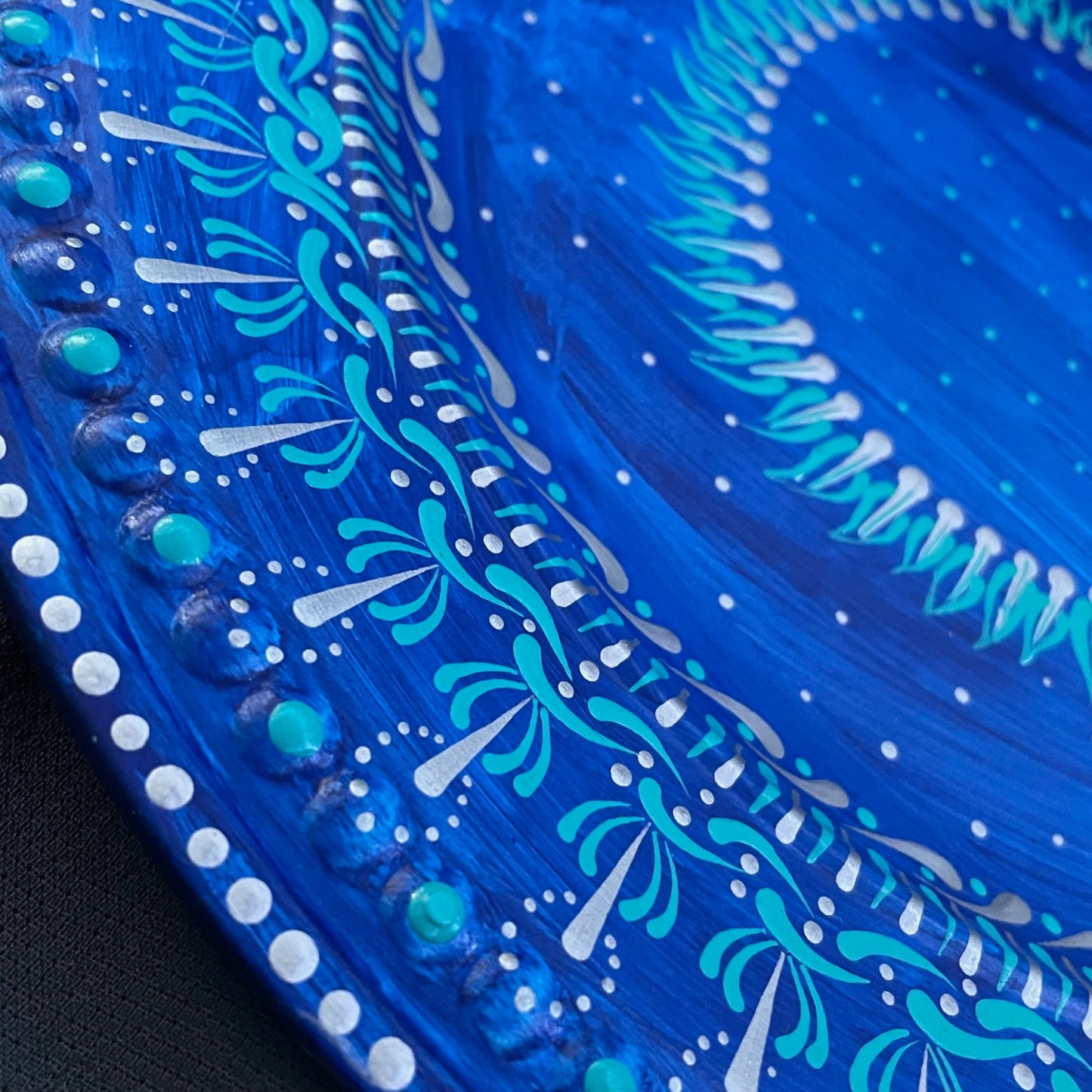 Centro de mesa decorativo con mandala azul, diseño de Henna Mehndi, cargador para eventos