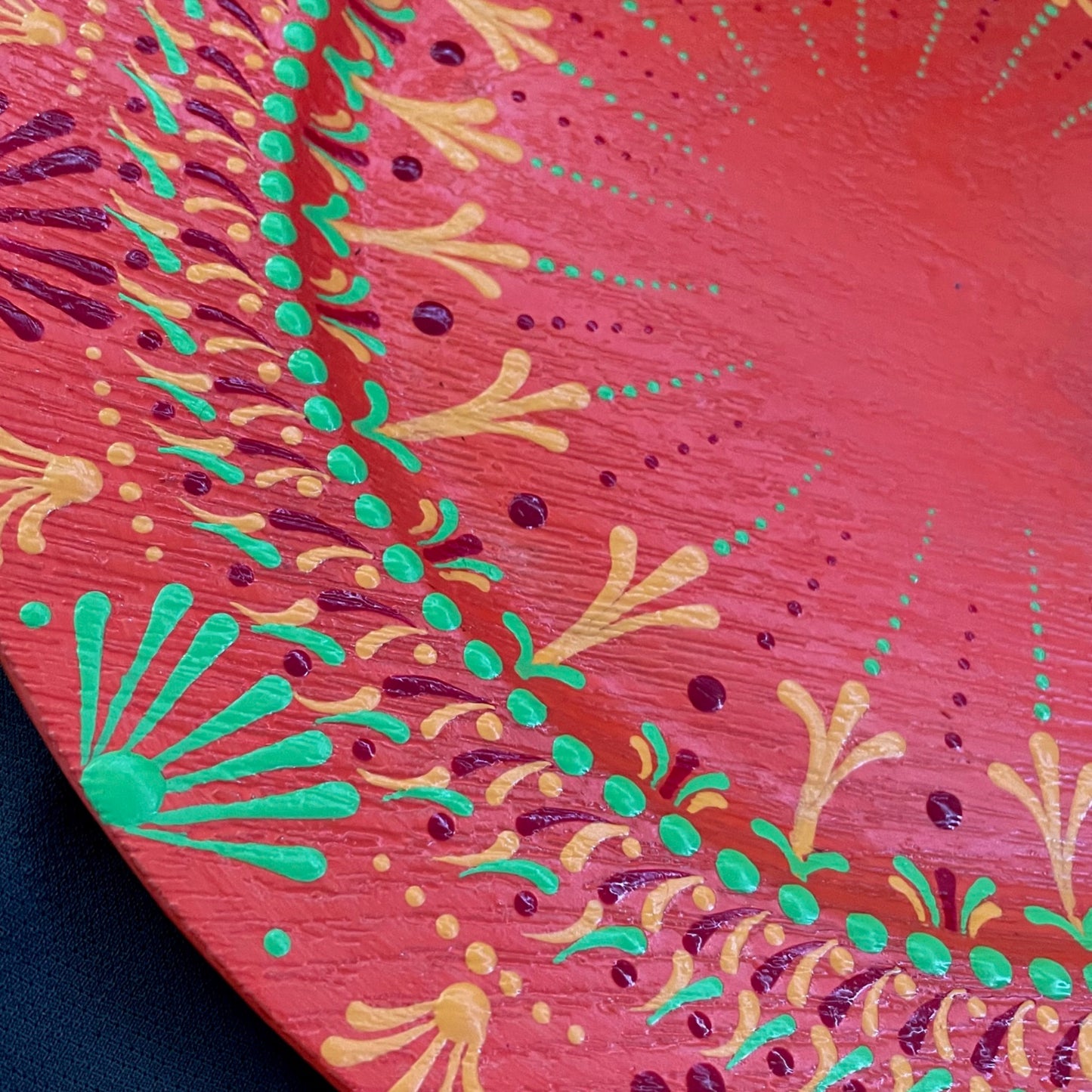 Una ráfaga de cítricos decorativo Mandala pieza central Henna Mehndi Evento Cargador