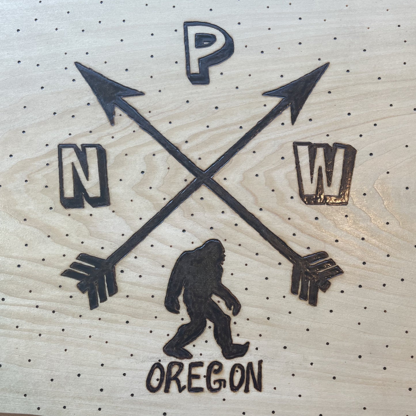 Bigfoot PNW flechas tablero de mantequilla tablero de charcutería madera quemada hecha a mano
