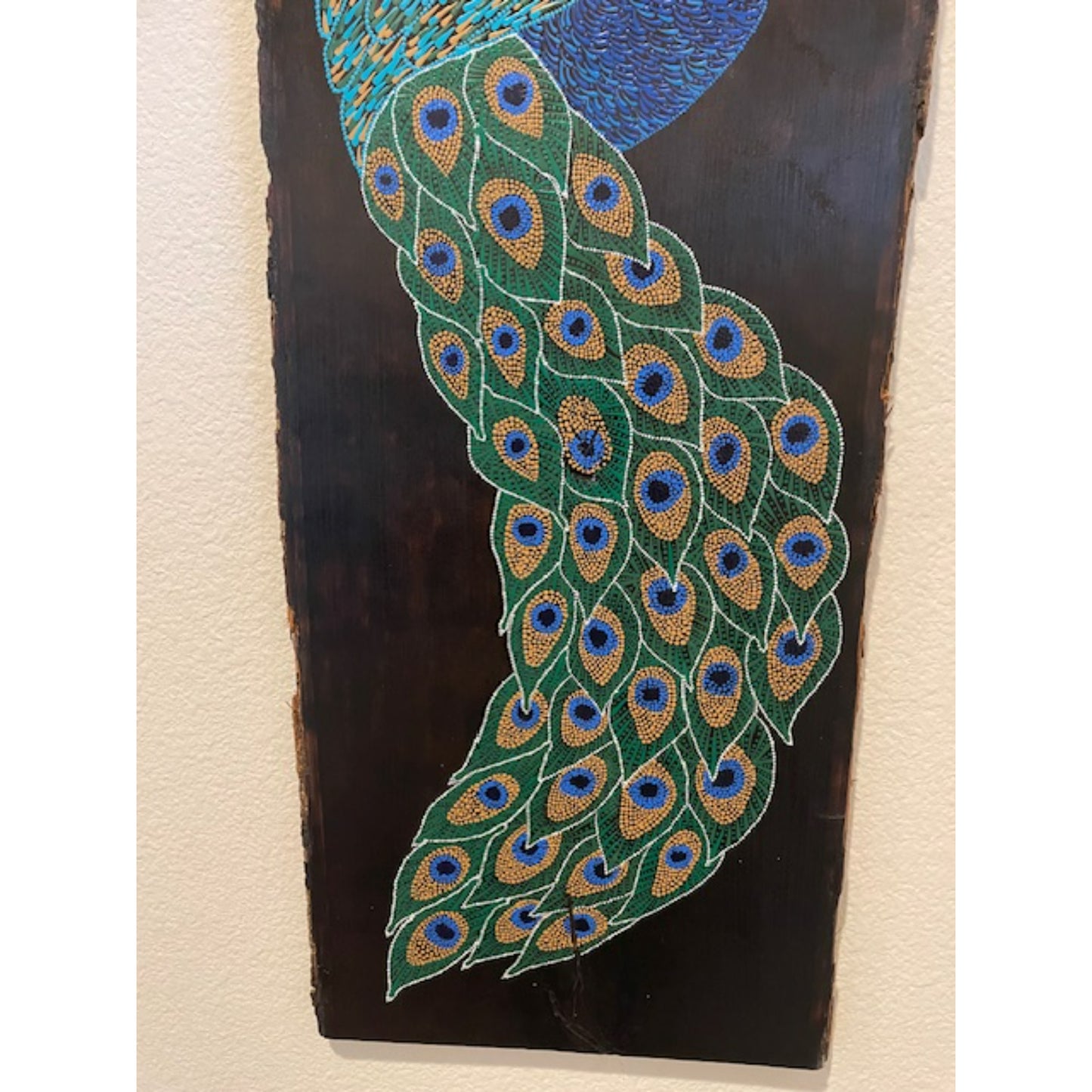 Arte de puntos de pavo real en madera de tilo borde vivo quemado hecho a mano decoración de la pared de la oficina en casa