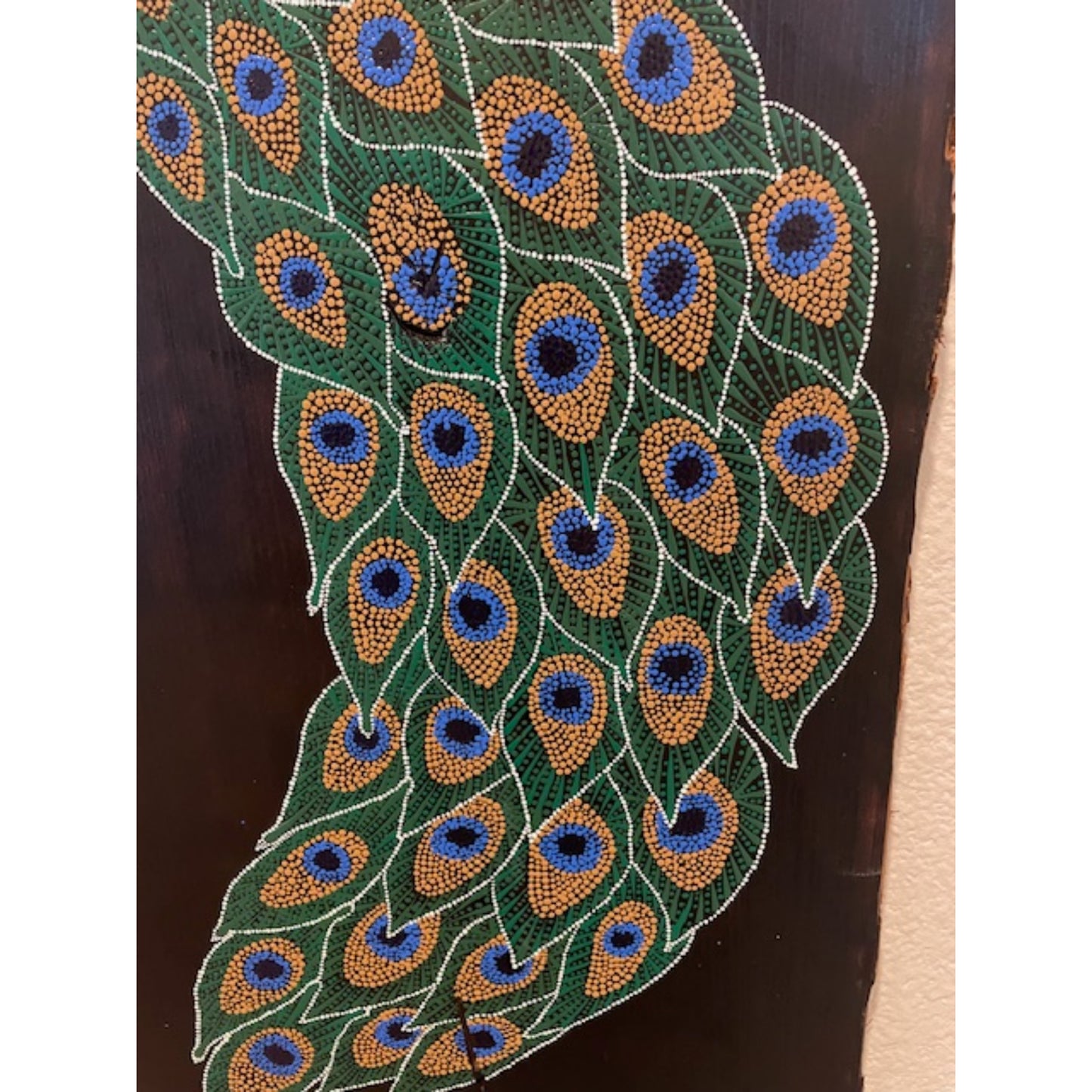 Arte de puntos de pavo real en madera de tilo borde vivo quemado hecho a mano decoración de la pared de la oficina en casa