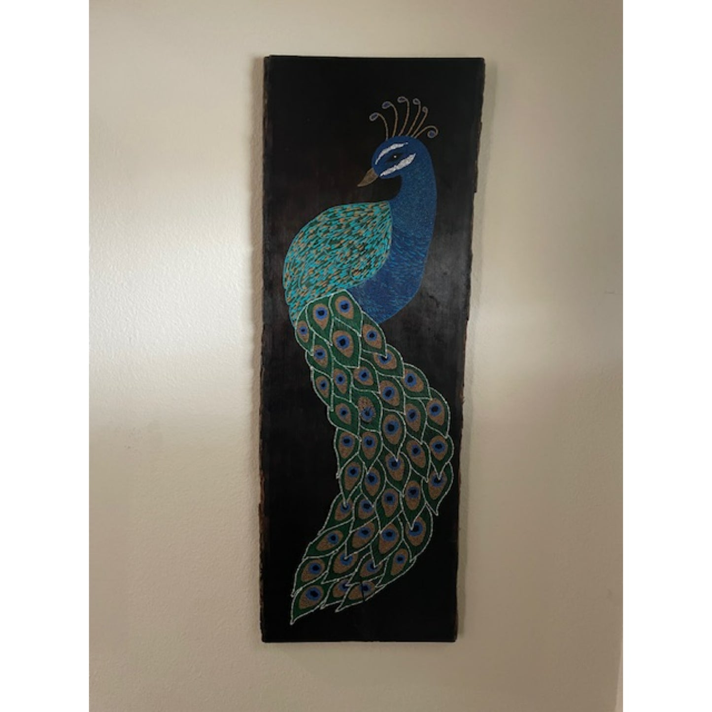 Arte de puntos de pavo real en madera de tilo borde vivo quemado hecho a mano decoración de la pared de la oficina en casa