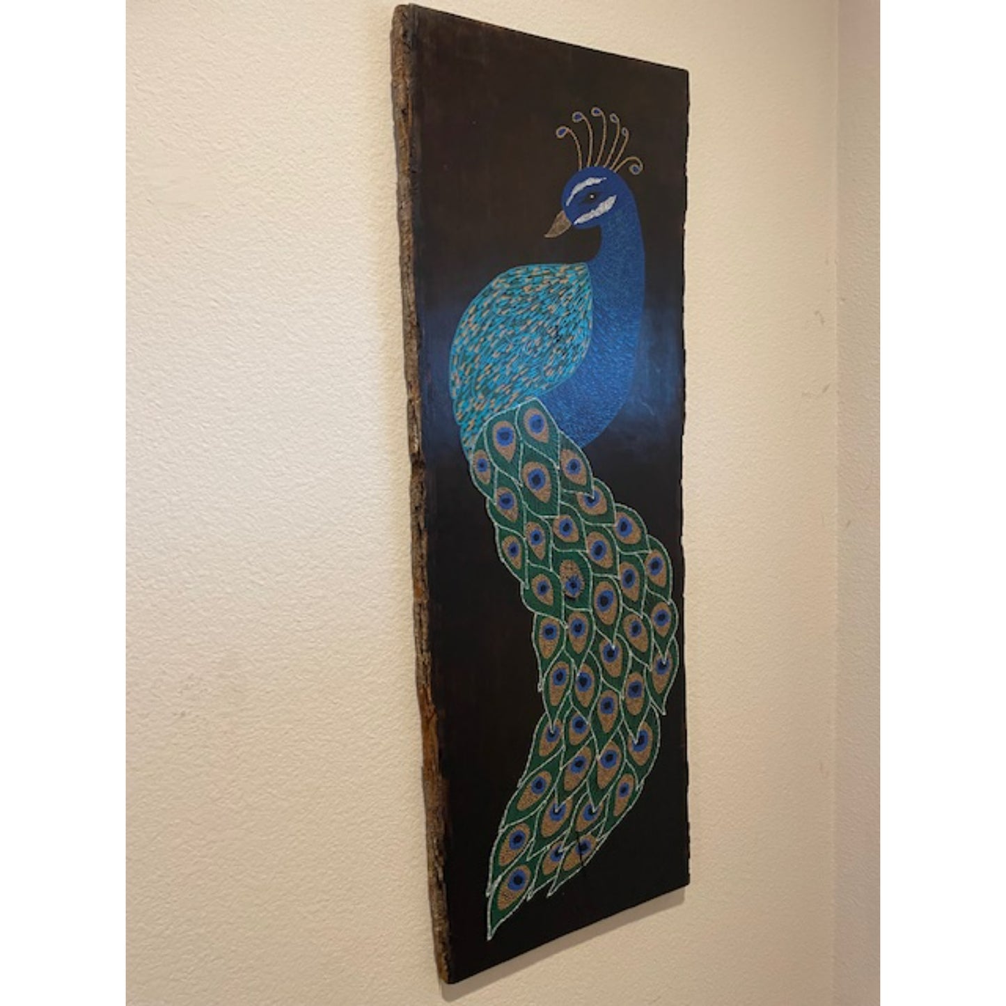 Arte de puntos de pavo real en madera de tilo borde vivo quemado hecho a mano decoración de la pared de la oficina en casa
