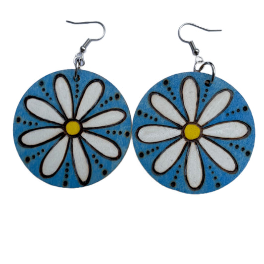 Pendientes de flores blancas hechos a mano madera quemada y pintada moda peso ligero redondo