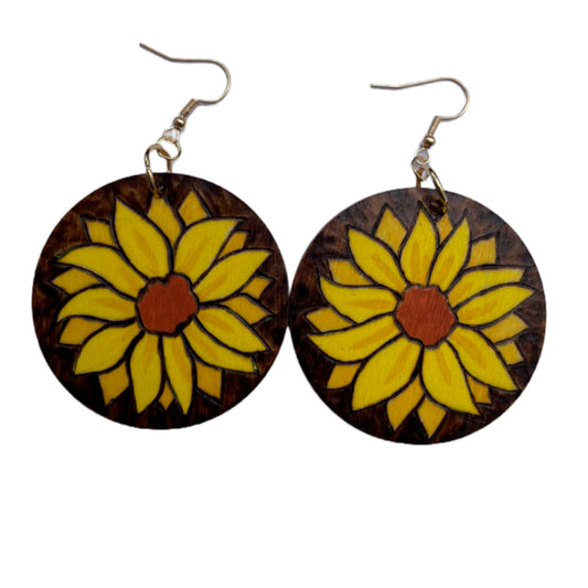 Pendientes de girasol de flor amarilla hechos a mano madera quemada y pintada moda peso ligero redondo