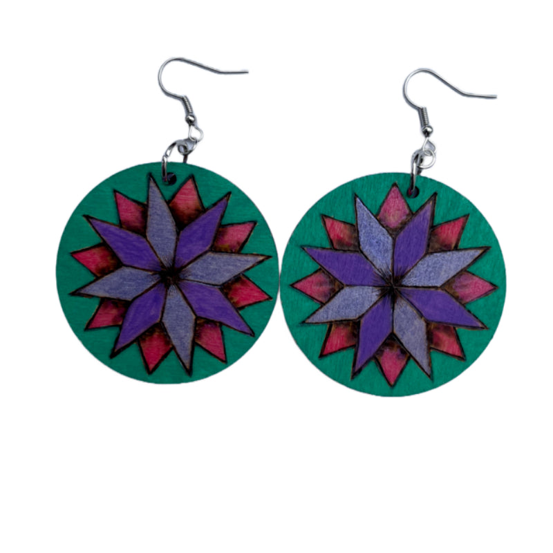 Pendientes de flores púrpuras rojas hechos a mano madera quemada y pintada moda peso ligero redondo