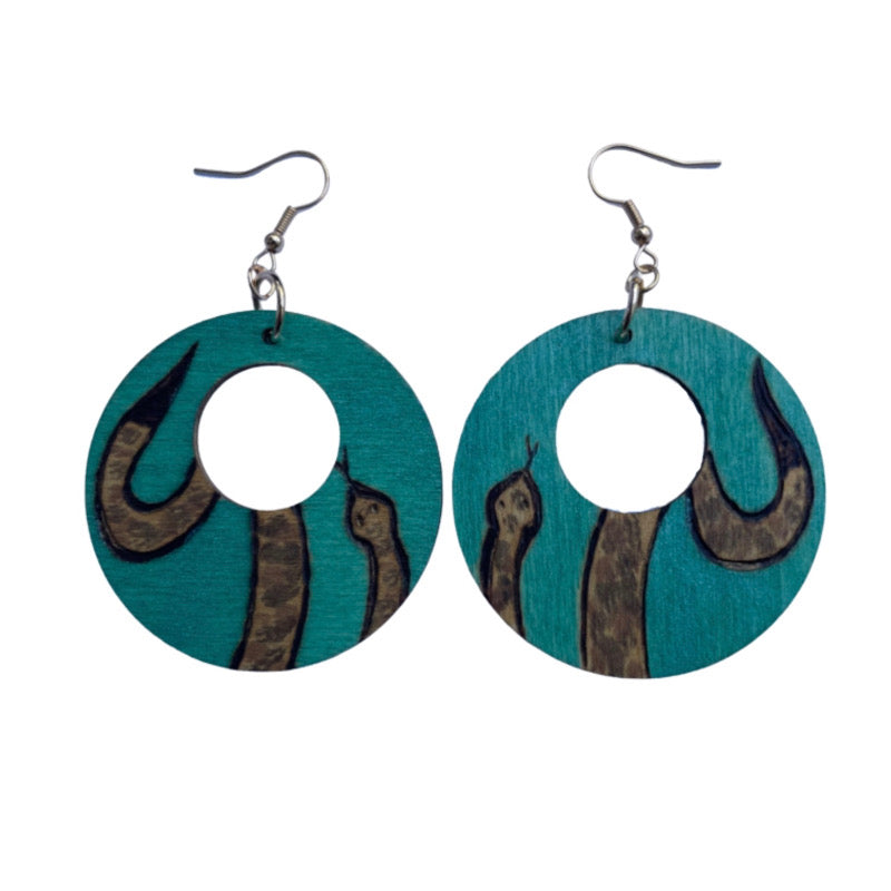 Pendientes de serpiente hechos a mano madera quemada y pintada moda peso ligero redondo